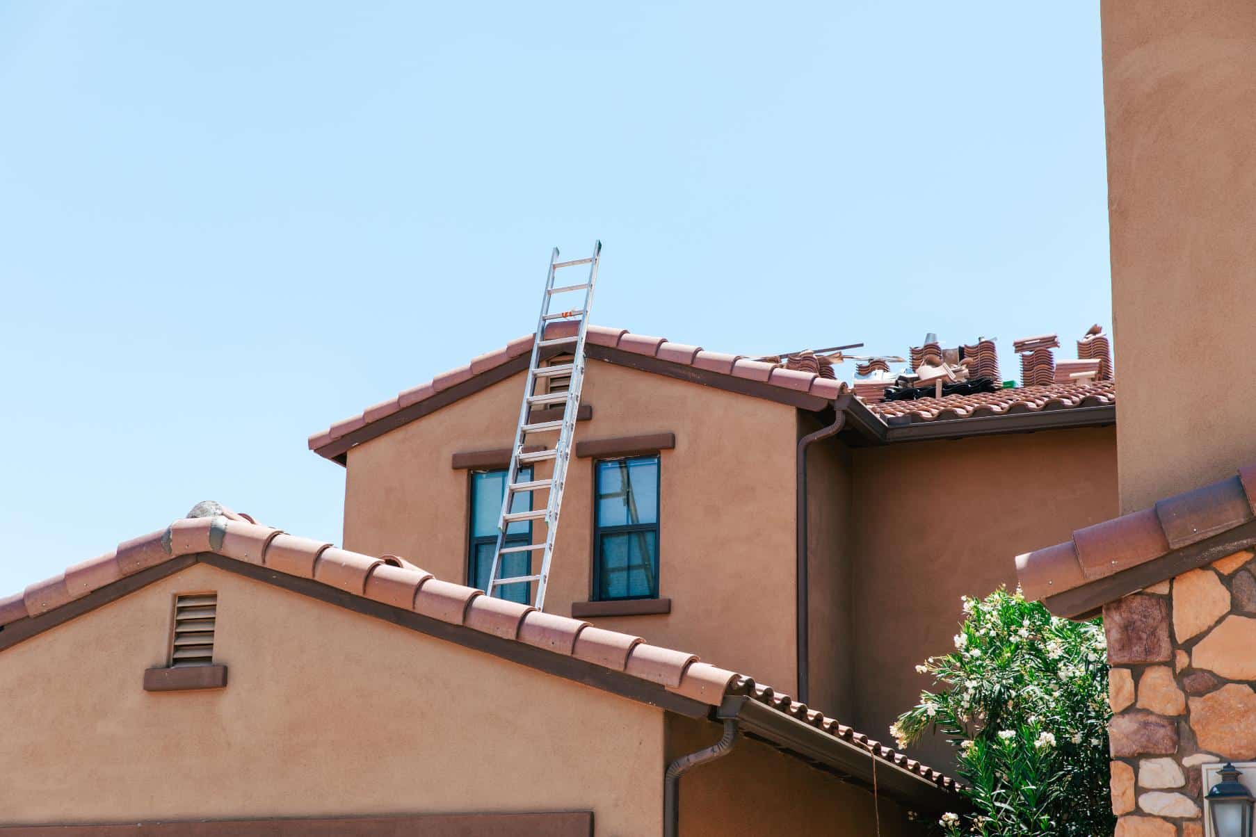 6I3A6996 (1) Row of two story homes with tile roofs in Gilbert